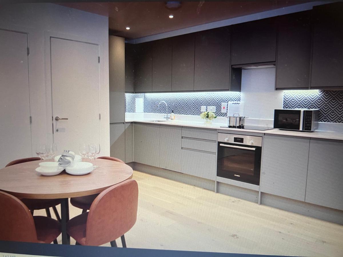 4-Level Luxury 2 Bedroom House Sleeps 6, Rooftop, Harry P & Free Parking Watford  Buitenkant foto