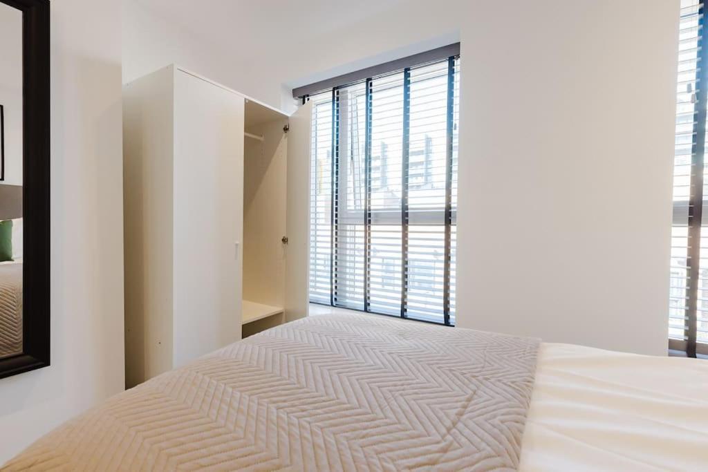 4-Level Luxury 2 Bedroom House Sleeps 6, Rooftop, Harry P & Free Parking Watford  Buitenkant foto